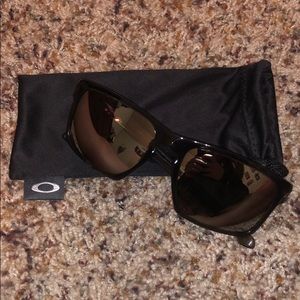 NEW black Oakley sunglasses with drawstring bag
